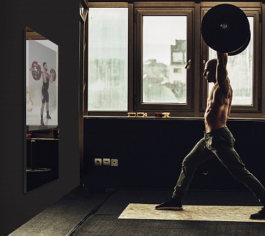 Lo specchio magico per il fitness ad alta tecnologia